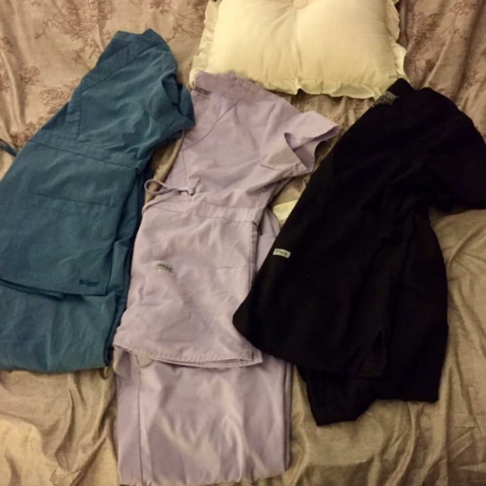 Greys anatomy scrub sets Sz Med (3 sets)